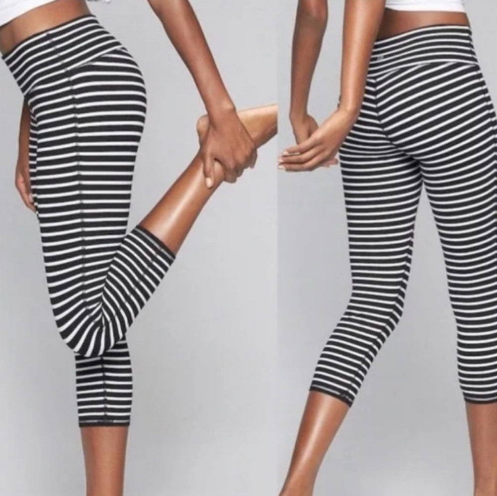 Athleta Chaturanga Striped Black White Capri Crop Legging Tight Size Small S